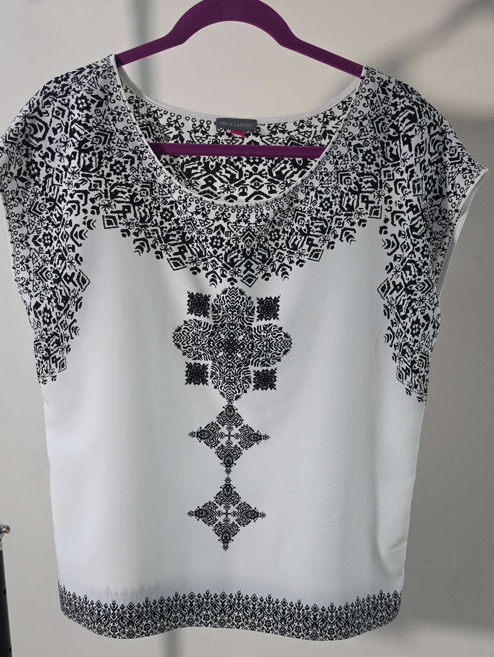 Vince Camuto Black & White Ornamental Cap-Sleeve Blouse